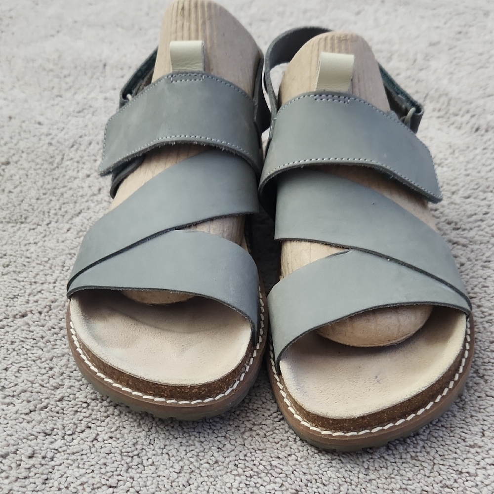 Zara Big Kids'/Women Leather Gray Sandals, Size 38/7.5, Excellent Used Condition - Picture 2 of 10